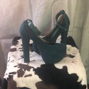 Platform Pin Up Pumps